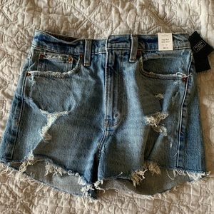 Abercrombie curve love mom short